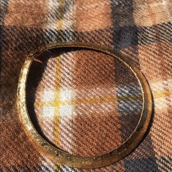 Stunning embossed Gold Plated Choker - Picture 6 of 7